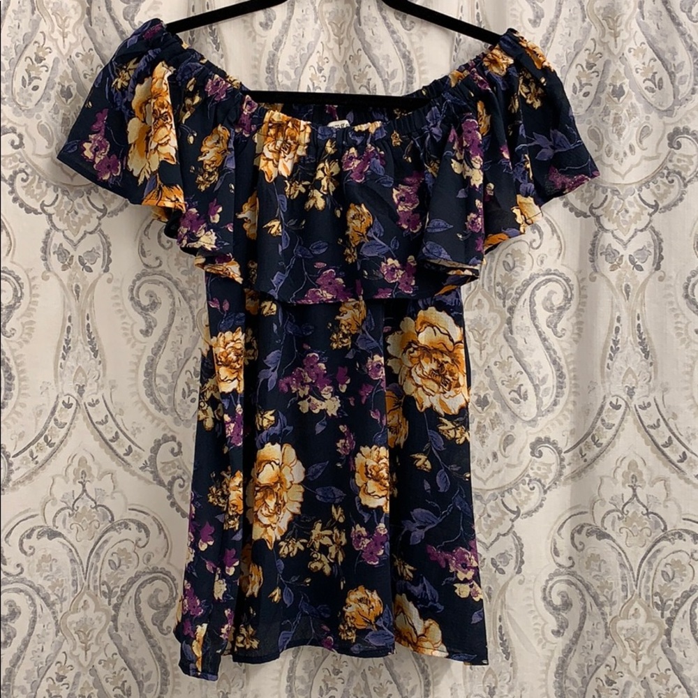 NWOT Umgee Floral Top